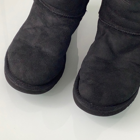 UGG Classic Tall Black leather sheepskin lined boots size 8 EUC - Picture 3 of 12